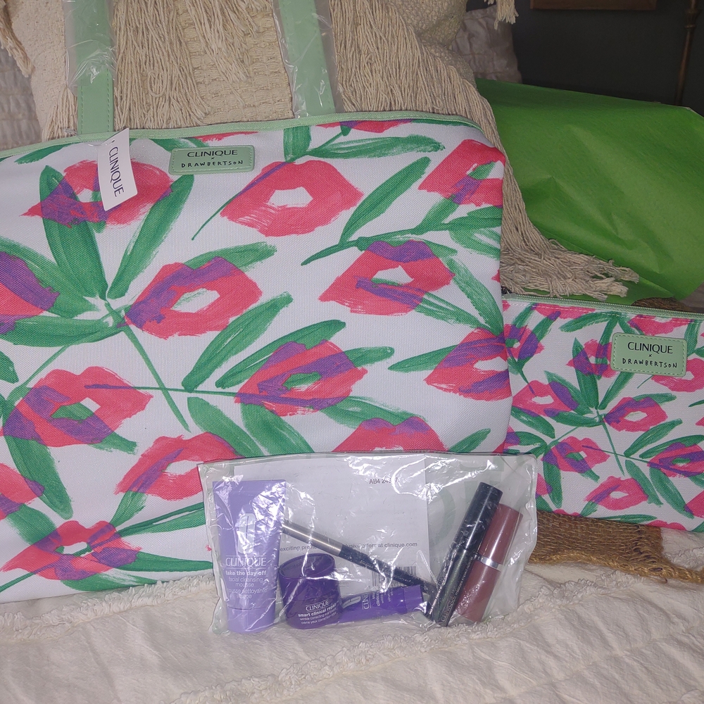 ✨Clinique✨ Floral w/💋 Tote and Makeup Bag SET!!